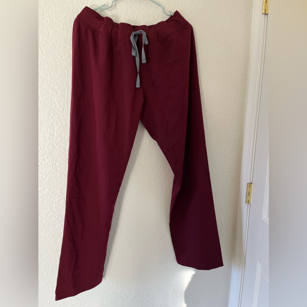 Figs Burgundy Livingston scrub pants size large regular length